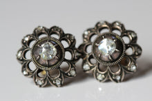 Load image into Gallery viewer, Diamond Flower Earrings