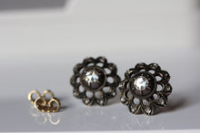 Load image into Gallery viewer, Diamond Flower Earrings