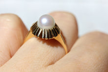 Load image into Gallery viewer, Sunburst Pearl Solitaire Ring